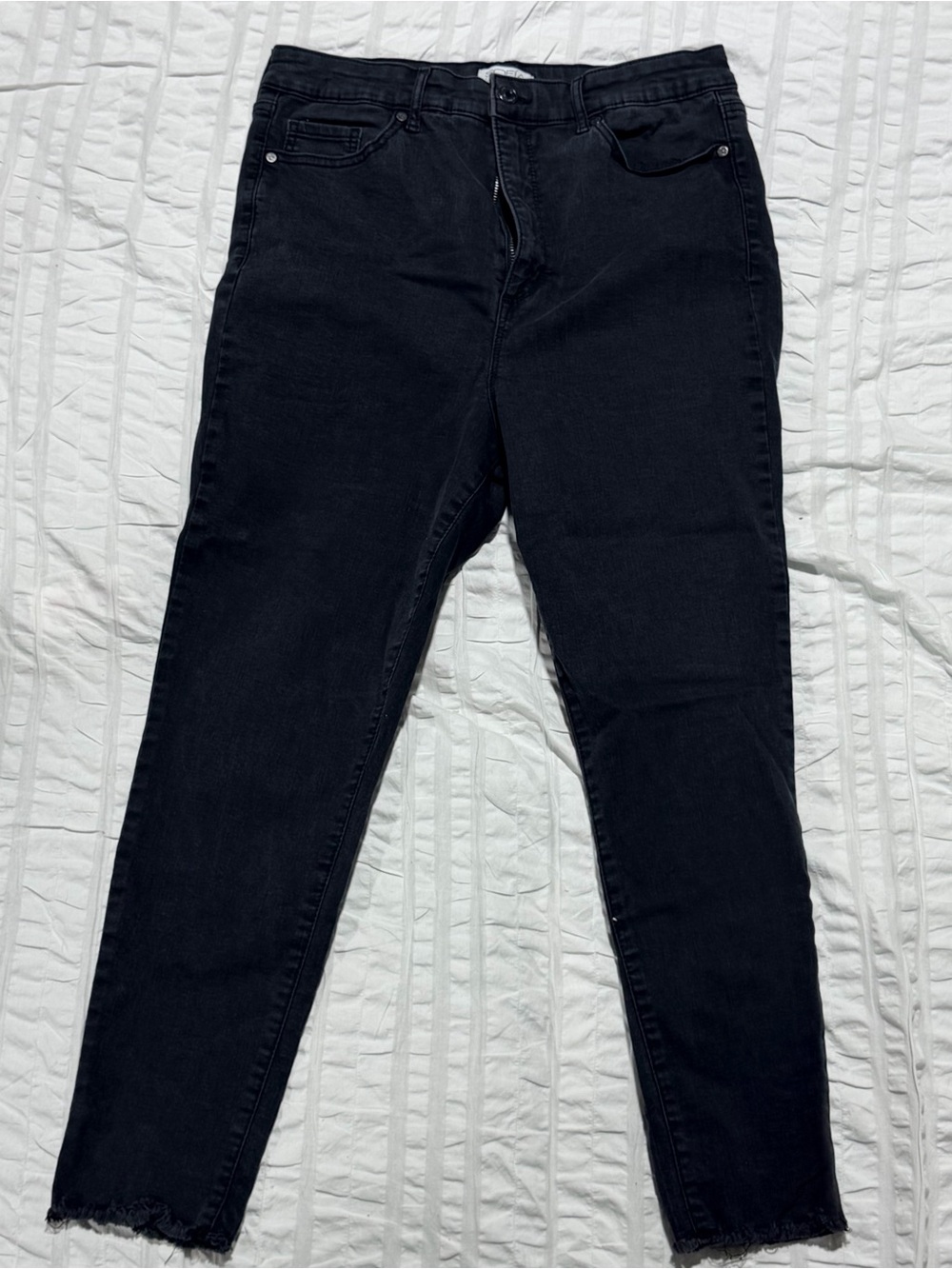 Sofia Vergara Women’s Black Skinny Jeans with Frayed Hem